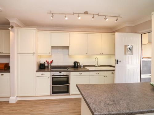 2 Smugglers Close Branscombe - image 9