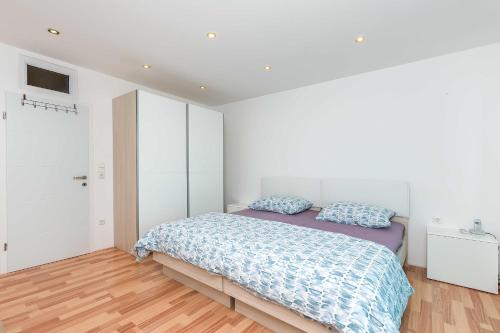 One-Bedroom Apartment image 10