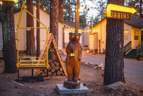 Lakewood Cabins - Accommodation - Big Bear Lake