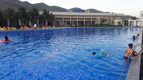 Swimming pool, Villa Bien - Oceanami Resort Long Hai in Vung Tau
