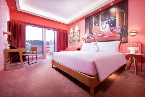 Line Friends Deluxe King Room
