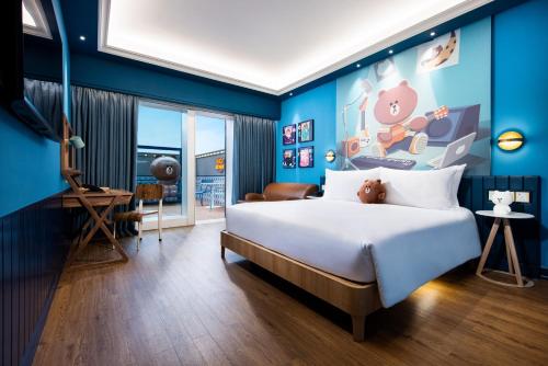 LINE FRIENDS Premier BROWN King or Twin Room with Balcony