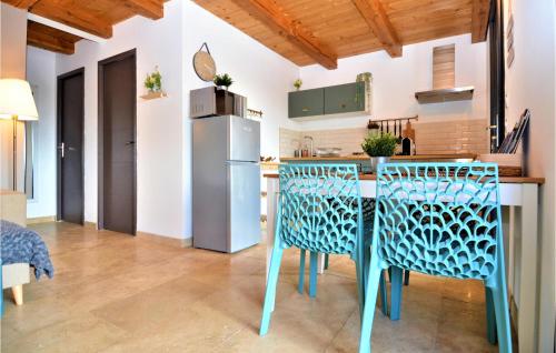 Awesome home in Saint-Quentin-la-Poter with Outdoor swimming pool, WiFi and 3 Bedrooms