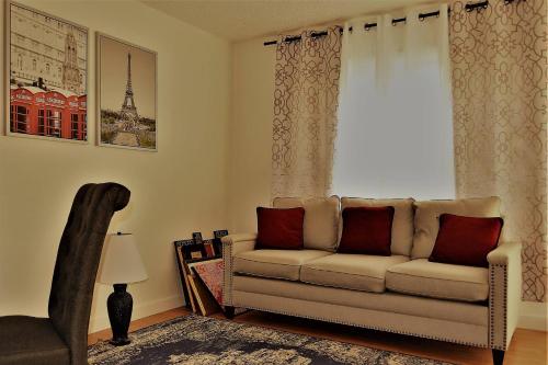 . Urbana the Charming well-lit two Bedrooms Apartment