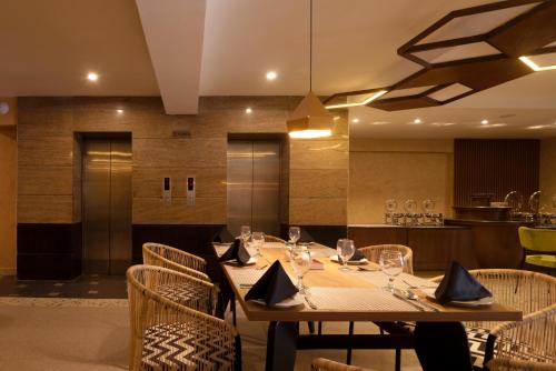 Hotel One Tower Gulberg - 호텔 원 타워 굴베르그 - 식음료(F&B)