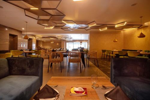 Hotel One Tower Gulberg - 호텔 원 타워 굴베르그 - 레스토랑