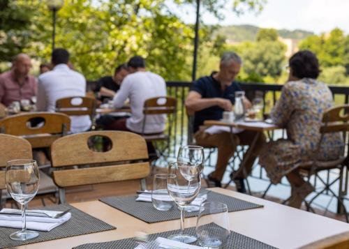 La Chartreuse Logis Hotel Restaurant - 레스토랑
