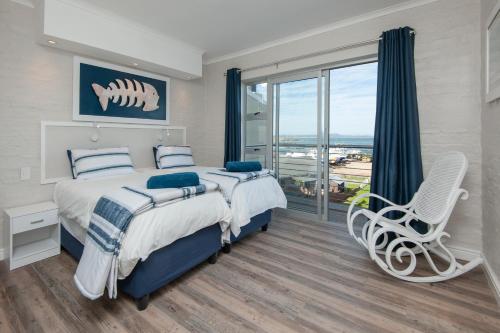 Slip-A-Way Lodge in Van Dyks Bay