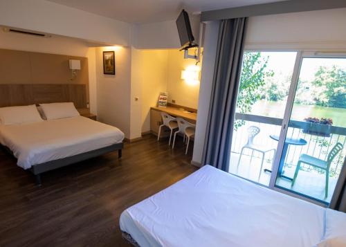 Guestroom, Hotel Restaurant La Chartreuse Logis de France in Cahors