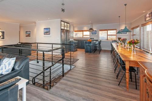 Slip-A-Way Lodge in Van Dyks Bay