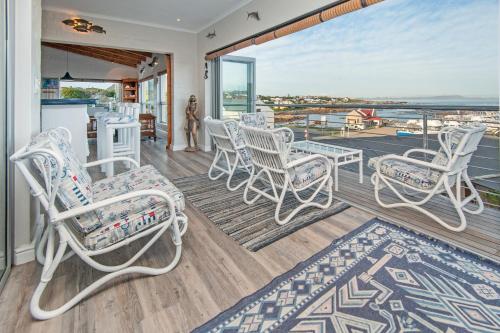 Slip-A-Way Lodge in Van Dyks Bay