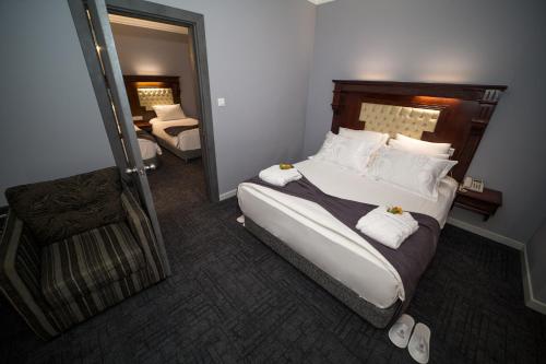 2 bedrooms, 4 beds