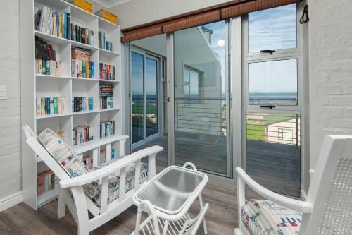 Slip-A-Way Lodge in Van Dyks Bay