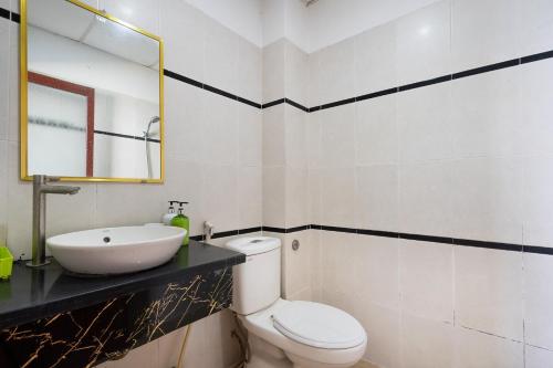 Ванная комната, Super OYO 1160 Hai Phong Hotel in Phú Nhuận