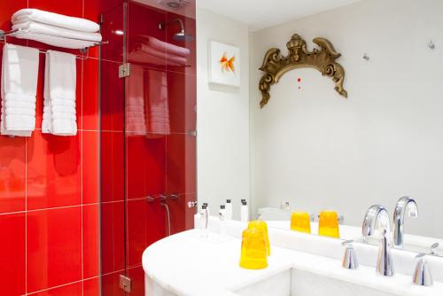 Rendez Vous Hotel Buenos Aires Rendez Vous Hotel Buenos Aires is perfectly located for both business and leisure guests in Buenos Aires. The hotel offers a wide range of amenities and perks to ensure you have a great time. Faciliti