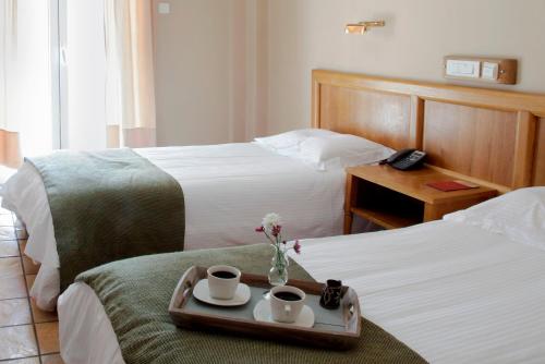 2 twin beds