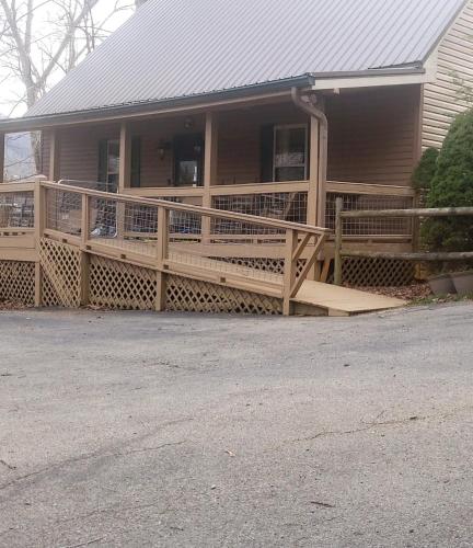 Happy Hollow Cabin - image 5