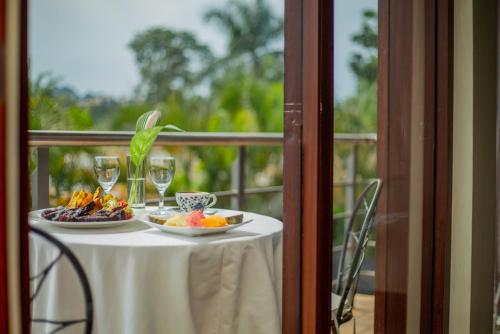 Oprema, Humura Resorts in Kampala