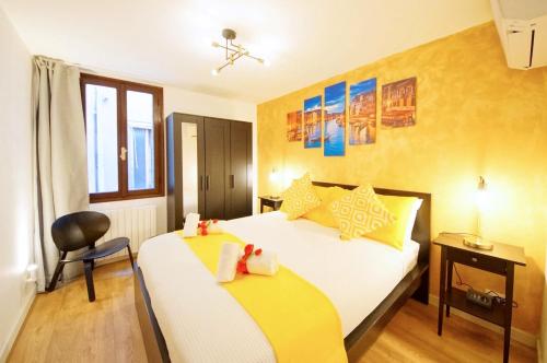 Calle dei Fabbri Apartment Marble