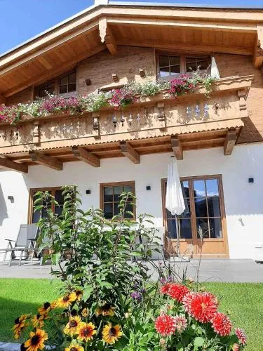 Hochalmbahnen Chalets 11W1, Bergahorn, nahe Gondel mit Wallbox in Rauris, Österreich