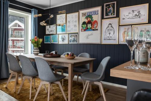 Зручності, Knutholmen in Калвог