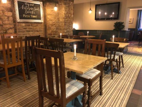 บริการและสิ่งอำนวยความสะดวก, เดอะพันช์โบล (The Punch Bowl) in วิทเนย์