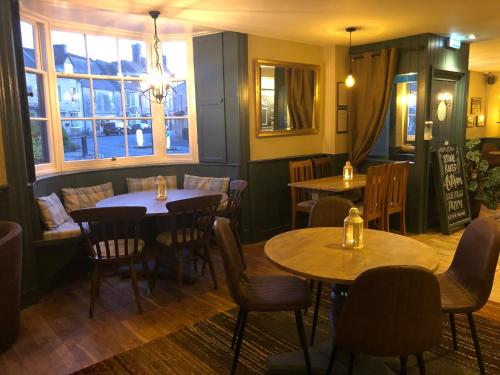 บริการและสิ่งอำนวยความสะดวก, เดอะพันช์โบล (The Punch Bowl) in วิทเนย์