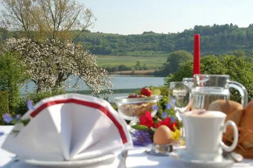 Hotel-Ferienwohnungen Cafe Maarblick in Schalkenmehren, Deutschland