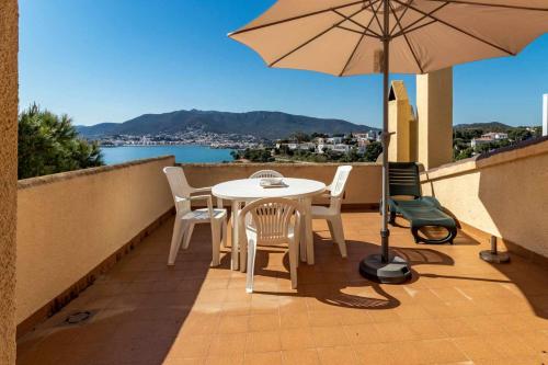  Cap Ras 03 Ático acogedor con vistas al mar, Pension in Girona