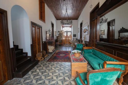 White Garden Hotel - image 12