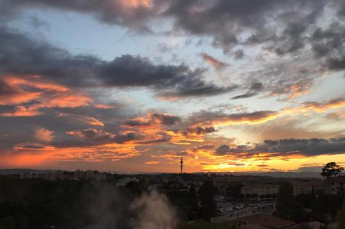 Surrounding environment, Appartement 2 chambres, dernier etage, parking gratuit dans residence, balcon & coucher de soleil in Les Cevennes