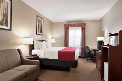 Deluxe King Room - Non-Smoking