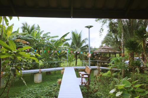 เรือนไทยใจสุขเอ๋ย in Chian Yai