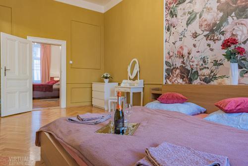 Colorful Wenceslas square apartment, Praha (fotografie 6)