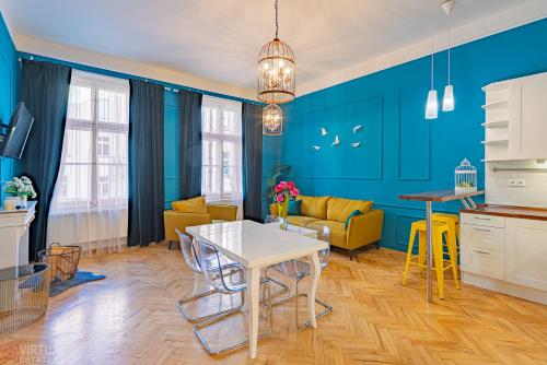 Colorful Wenceslas square apartment, Praha (fotografie 7)