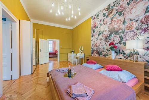Colorful Wenceslas square apartment, Praha (fotografie 8)