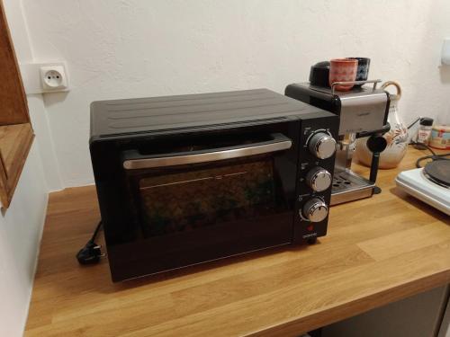 Cadre de rêve mais vous faites le ménage- very good prices but you have to clea-n th-e flat (Cadre de reve mais vous faites le menage- very good prices but you have to clea-n th-e flat) in เมืองเก่าเลอซูเกต์