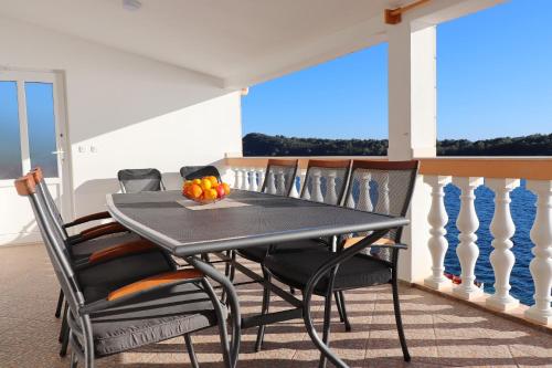 Three-Bedroom Apartment with Terrace and Sea View