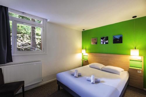 One-Bedroom Apartment (3 Adults)