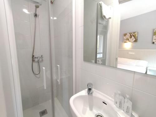 Hostal Albero by gaiarooms - image 12