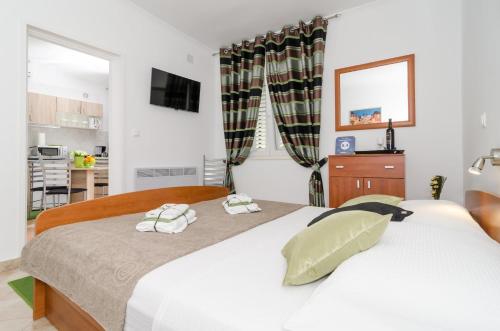 Apartment and Room Kapelica - image 11
