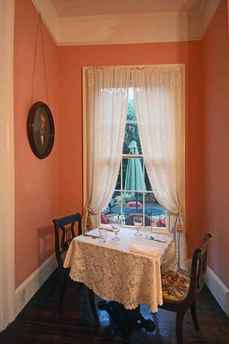 1872 Denham Inn - 식음료(F&B)