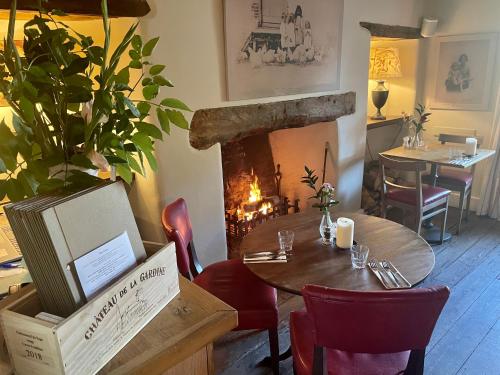 The Swan Inn Swinbrook - main image