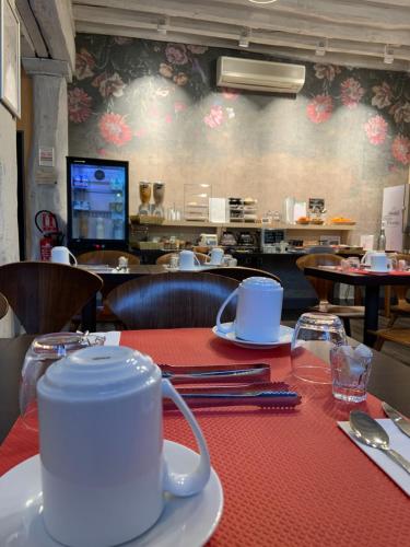 Hôtel de Champagne - image 8