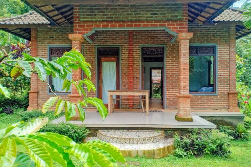 Dina Home Stay at Desa Wisata Wongayagede