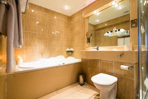 room detail thumbnail 2