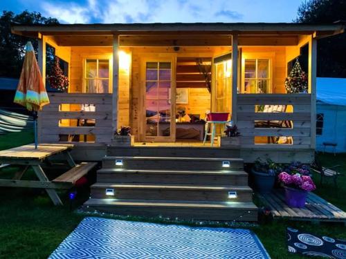 Log cabin retreat and luxury bell tent gîte à louer Purbrook