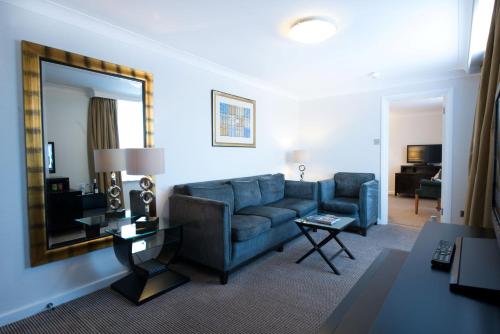 349122620 Holiday Inn London Kensington High St., an IHG Hotel