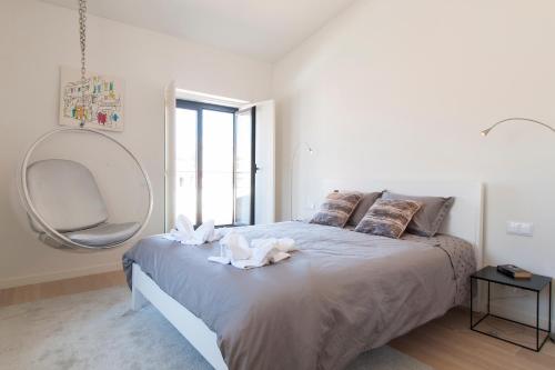 JOIVY Lux and Spacious 1BR home with huge terrace, 5mins to Academy of Sciences