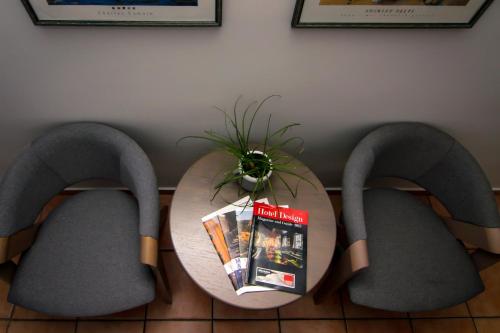 Green Hill Hotel - image 11